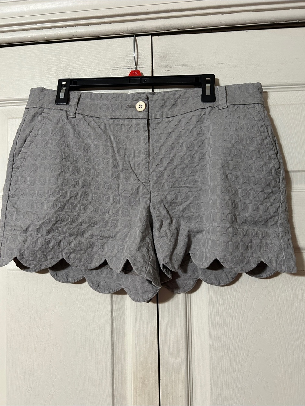 Crown & Ivy sz 14 - Scallop Hem Quilted Gray Shorts